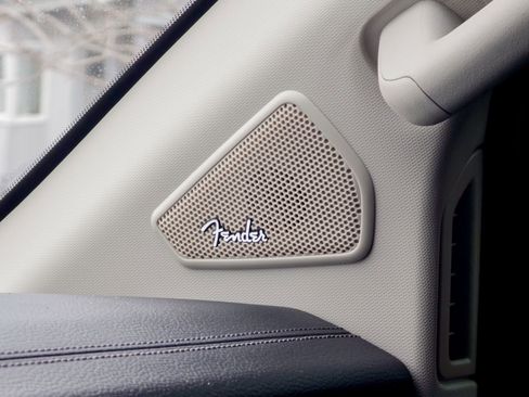 Used 2021 Nissan Titan SL w/ Moonroof Package image 37