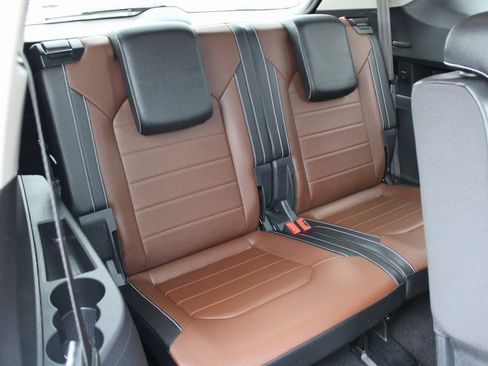 Certified 2021 Volkswagen Atlas SEL Premium image 28