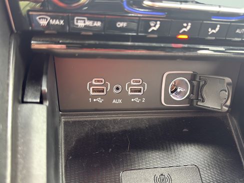Used 2024 Jeep Grand Cherokee L Altitude AWD/4WD image 30