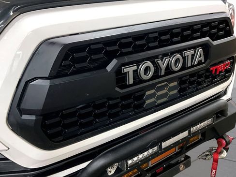 Certified 2023 Toyota Tacoma TRD Off-Road AWD/4WD image 28