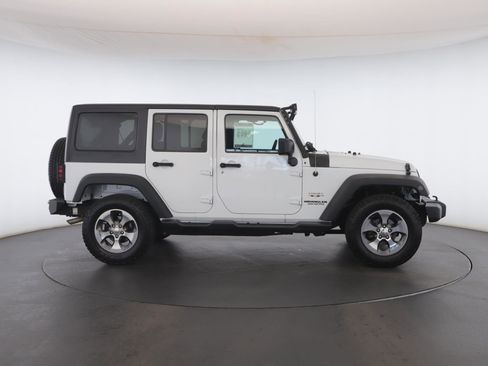 Used 2017 Jeep Wrangler Unlimited Sahara w/ Connectivity Group AWD/4WD image 20