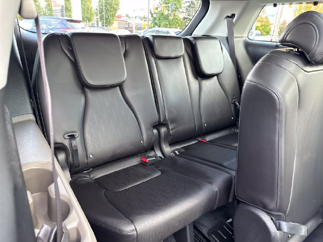 Used 2026 Kia Carnival SX FWD image 11