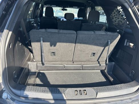 Used 2020 Ford Explorer XLT w/ Comfort Package image 11