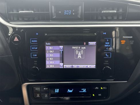 Used 2017 Toyota Corolla LE image 25