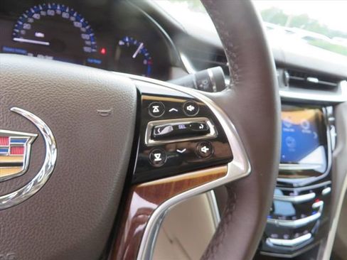 Used 2013 Cadillac XTS image 18