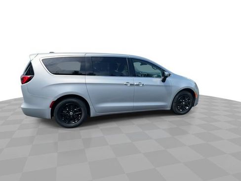 Used 2023 Chrysler Voyager LX FWD image 10