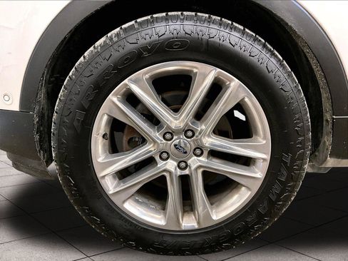 Used 2017 Ford Explorer Limited w/ Equipment Group 301A image 8