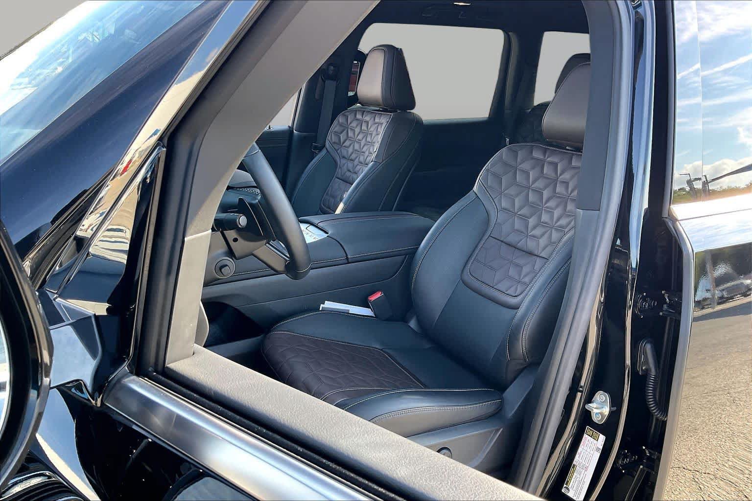 Used 2026 Nissan Armada Platinum RWD image 9