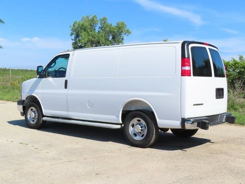 Used 2025 Chevrolet Express 2500 w/ Driver Convenience Package RWD image 6