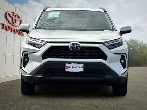 Used 2022 Toyota RAV4 XLE Premium AWD/4WD image 8