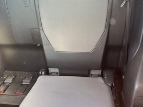 Used 2017 Toyota Tacoma SR5 AWD/4WD image 15