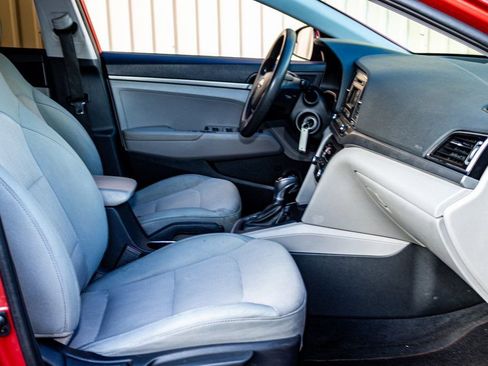 Used 2017 Hyundai Elantra SE image 19