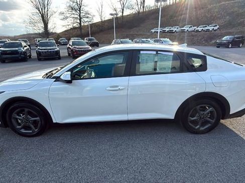 Used 2025 Kia K4 LXS image 7