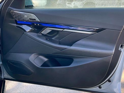 Used 2025 BMW i5 eDrive40i w/ M Sport Package image 25