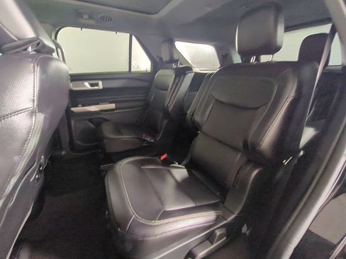 Used 2022 Ford Explorer Limited w/ Equipment Group 301A RWD image 16