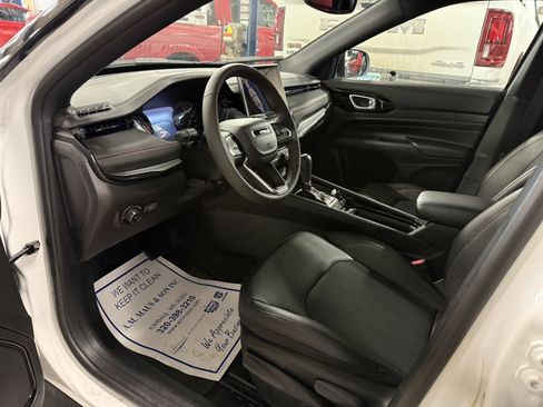 Used 2024 Jeep Compass Trailhawk image 10