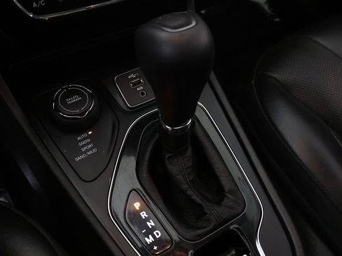 Used 2019 Jeep Cherokee Limited AWD/4WD image 55
