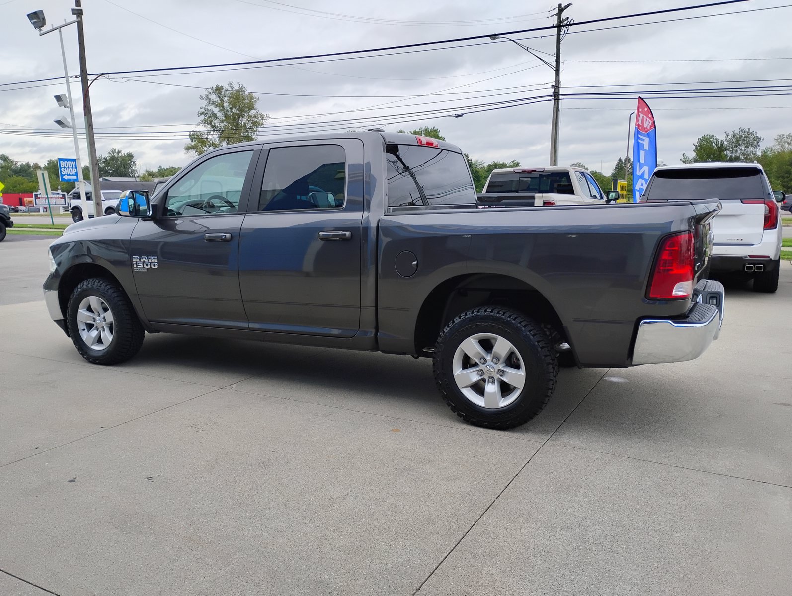 Used 2021 RAM 1500 Classic SLT AWD/4WD image 11
