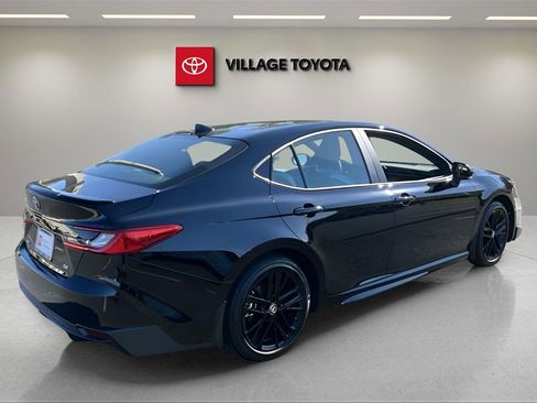 Certified 2025 Toyota Camry Hybrid image 5