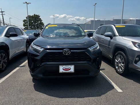Used 2022 Toyota RAV4 XLE w/ Convenience Package AWD/4WD image 2