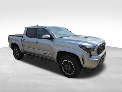 Used 2024 Toyota Tacoma TRD Sport w/ TRD Sport Upgrade Package AWD/4WD image 4