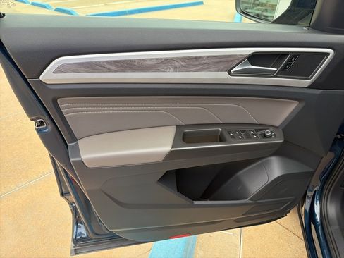 Used 2022 Volkswagen Atlas Cross Sport SE image 6