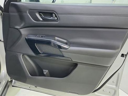 Certified 2025 Nissan Pathfinder SV FWD image 27