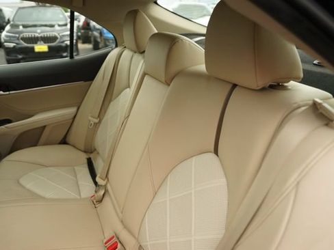 Used 2018 Toyota Camry XLE FWD image 14