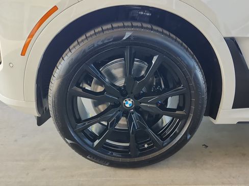 New 2027 BMW X7 xDrive40i w/ M Sport Package AWD/4WD image 7