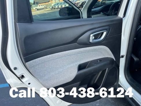 Used 2024 Jeep Compass Latitude AWD/4WD image 11