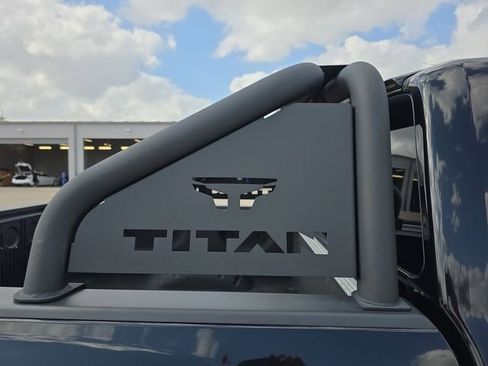 Used 2020 Nissan Titan SV w/ SV Convenience Package image 7