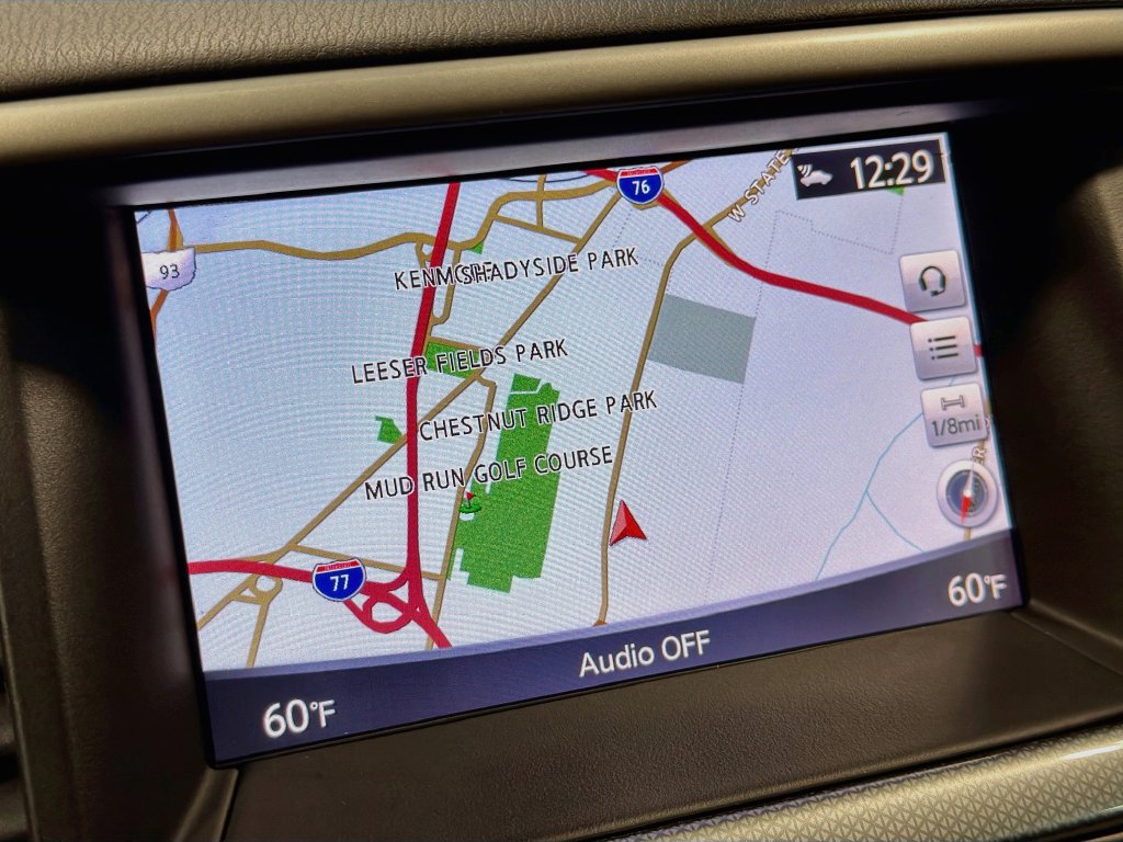 Used 2018 Nissan Pathfinder SL FWD image 12