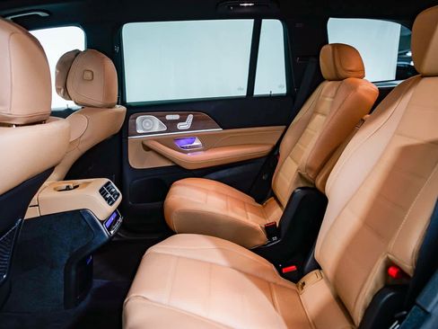 Used 2025 Mercedes-Benz GLS 450 4MATIC image 18