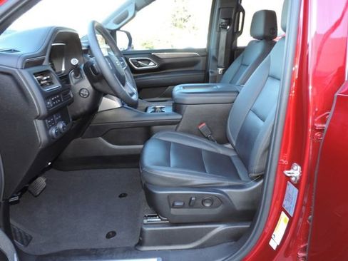 Used 2023 Chevrolet Tahoe Z71 w/ Luxury Package image 24