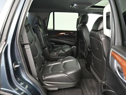 Used 2019 Cadillac Escalade Luxury image 46