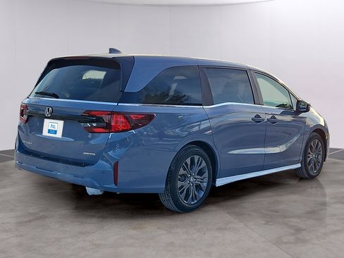 New 2026 Honda Odyssey Touring image 3
