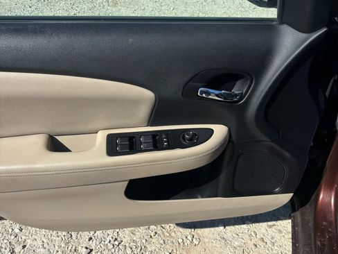 Used 2012 Chrysler 200 Limited FWD image 9