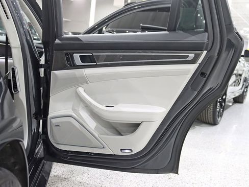 Used 2018 Porsche Panamera Turbo image 35
