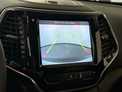 Used 2022 Jeep Cherokee Limited AWD/4WD image 13
