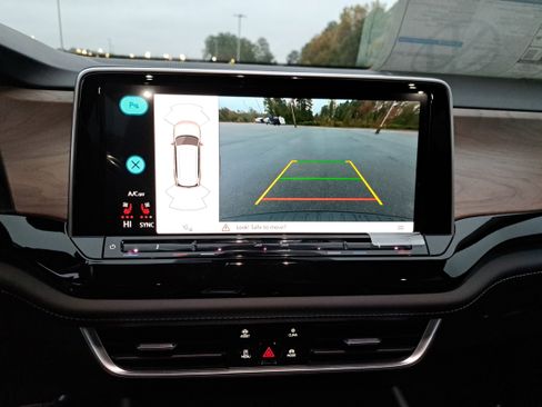 New 2026 Volkswagen Atlas SE FWD image 24