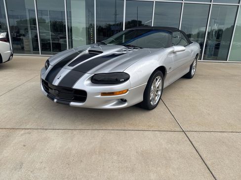 Used 2002 Chevrolet Camaro Z28 w/ SS Performance/Appearance Pkg RWD image 7