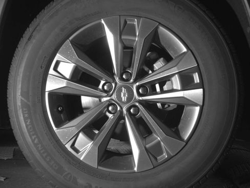 Used 2025 Chevrolet Equinox LT FWD image 16