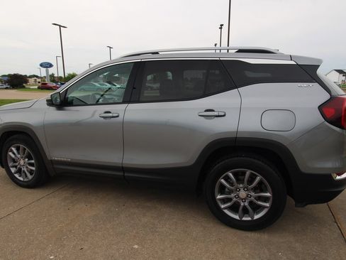 Used 2024 GMC Terrain SLT FWD image 15