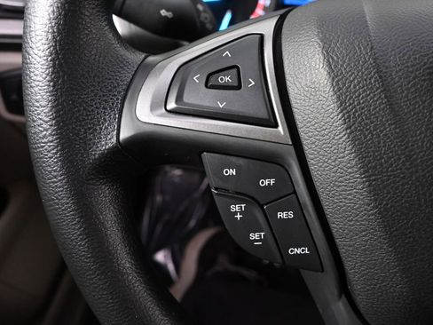 Used 2017 Ford Fusion SE image 32