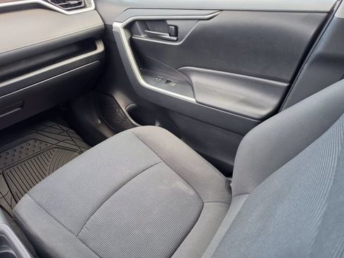 Used 2021 Toyota RAV4 LE FWD image 17
