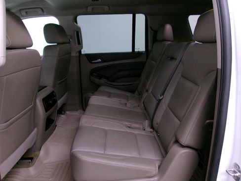 Used 2018 Chevrolet Suburban LT image 10