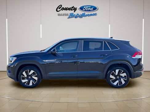 Used 2025 Volkswagen Atlas Cross Sport SE FWD image 3