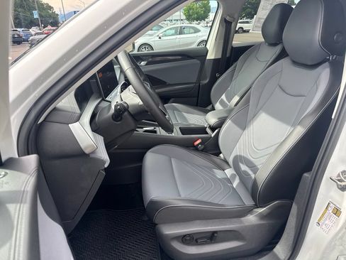 Used 2026 Volkswagen Tiguan SE AWD/4WD image 10