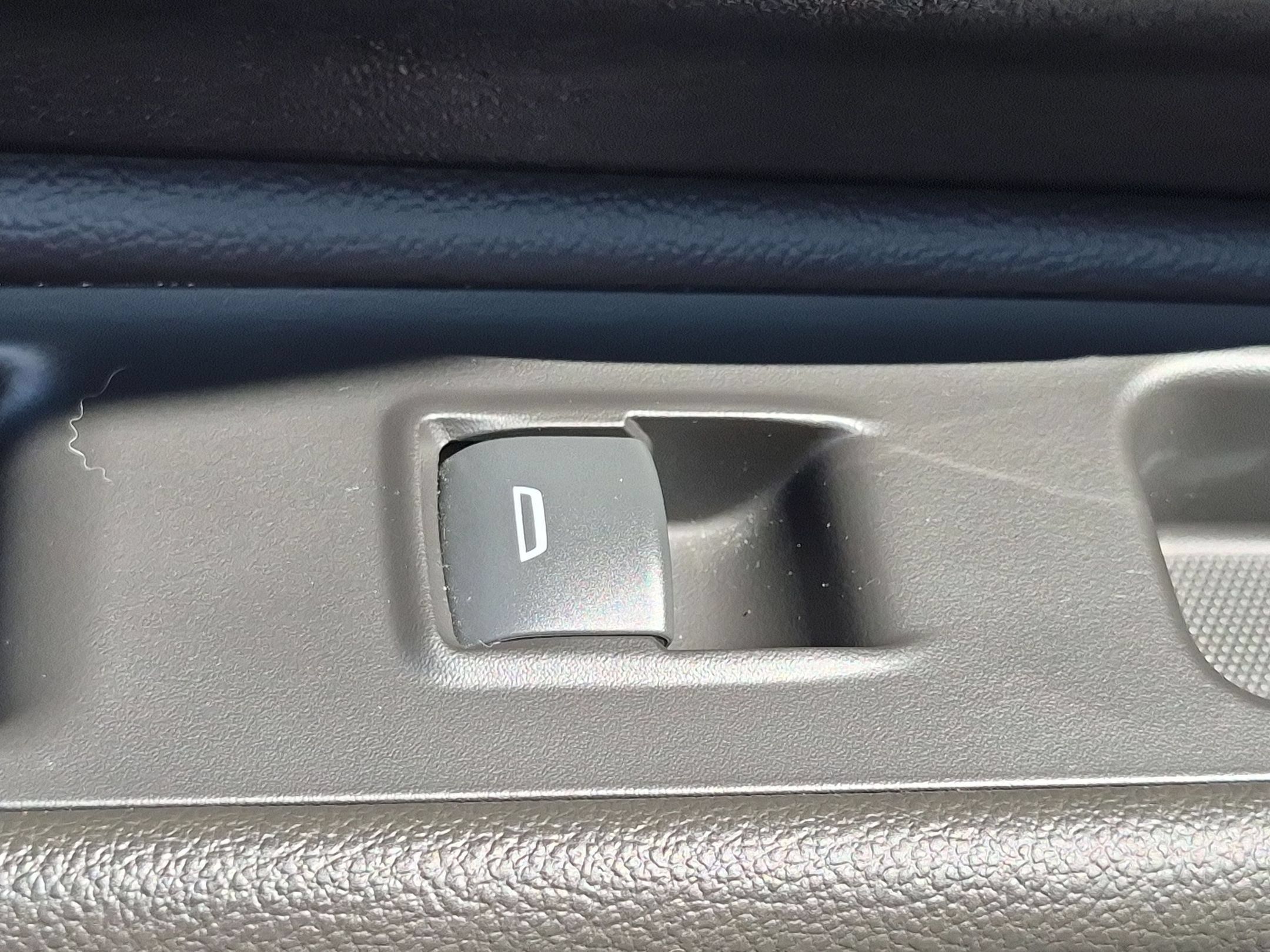 Used 2024 GMC Terrain SLT AWD/4WD image 29
