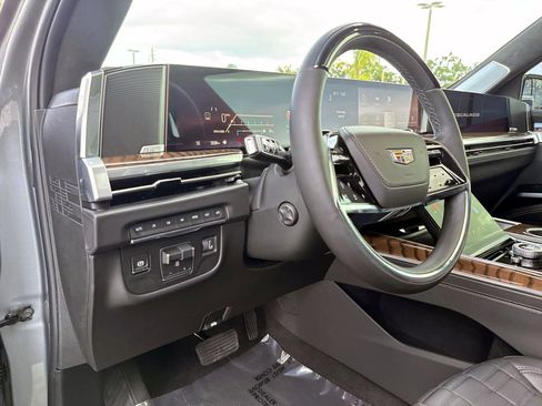 Used 2026 Cadillac Escalade Platinum Sport w/ LPO, ONYX Package AWD/4WD image 23